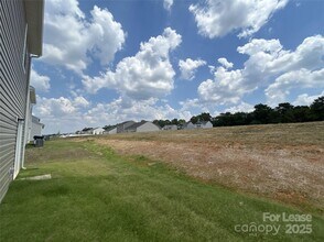 2325 Transatlantic Ave in Charlotte, NC - Building Photo - Building Photo