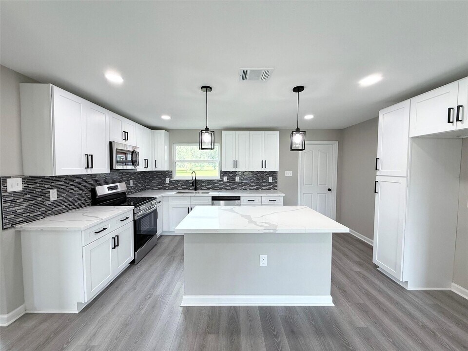 2626 Woodland St in La Marque, TX - Building Photo