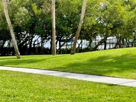 1328 Pasadena Ave S in South Pasadena, FL - Building Photo