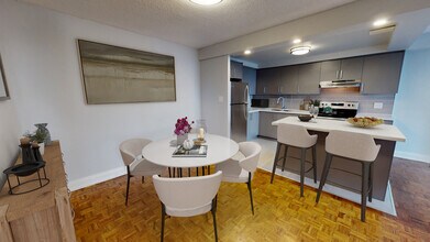 Silver Maple Court in Brampton, ON - Building Photo - Building Photo