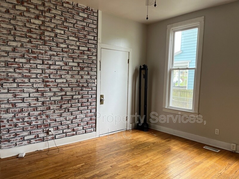 109 S Walnut St in Springfield, IL - Building Photo