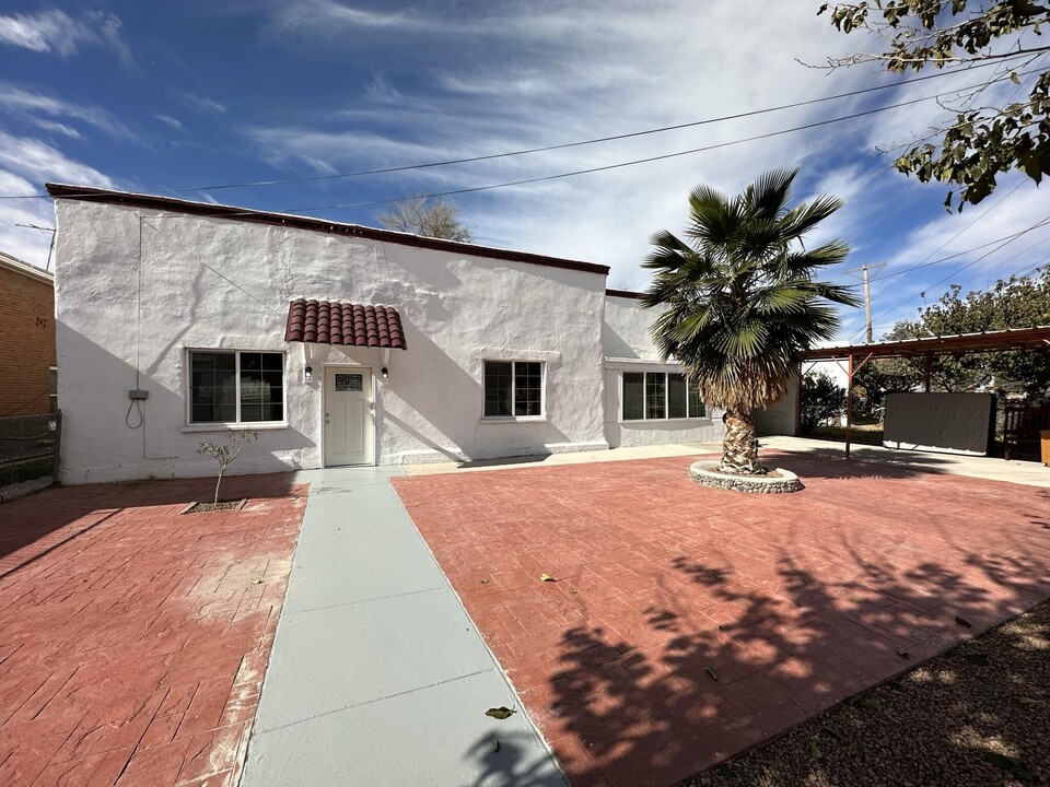 902 Orange St in Clint, TX - Building Photo