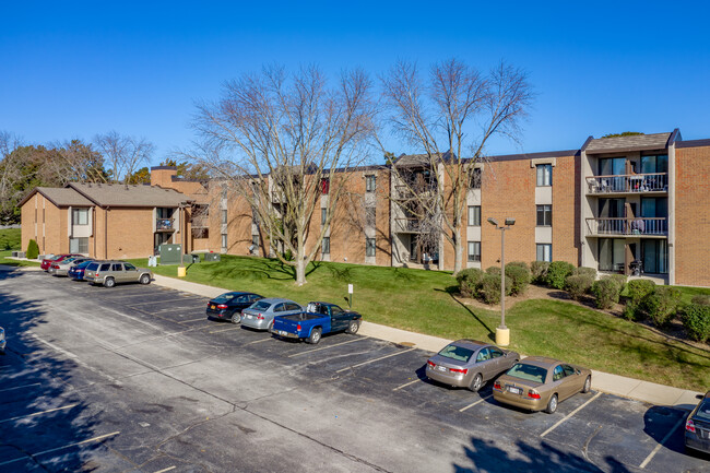 Park Plaza Apartments in Brown Deer, WI - Foto de edificio - Building Photo