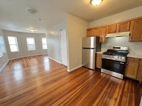 1126 Washington St in Norwood, MA - Building Photo - Building Photo