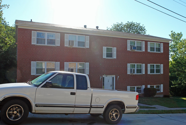 15 Bordeaux Dr in Newport, KY - Foto de edificio - Building Photo