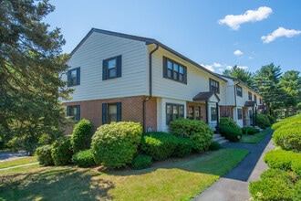 Seramonte Estates in Hamden, CT - Foto de edificio - Building Photo