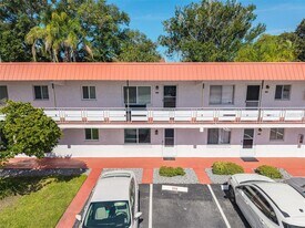 1100 Martinique Dr in Winter Haven, FL - Building Photo
