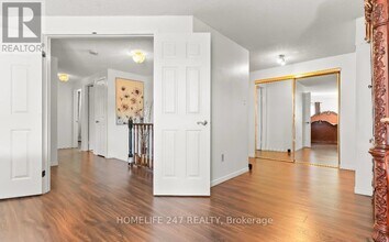 16 Hallen Rd in Brampton, ON - Building Photo - Building Photo