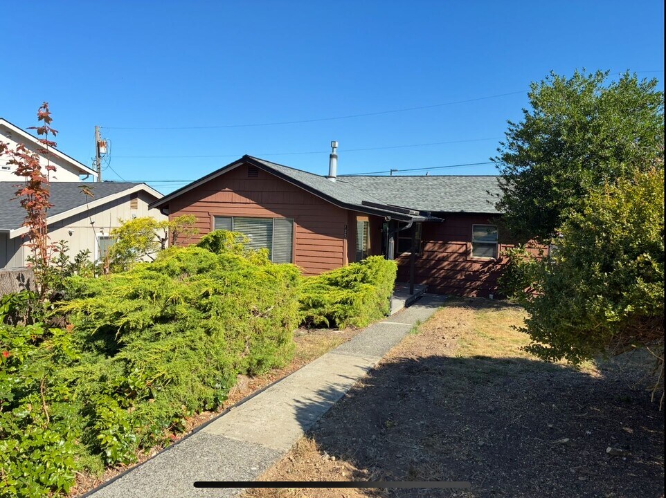 125 E Cedar St in Mount Vernon, WA - Building Photo