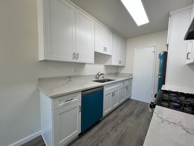 13423 Burbank Blvd in Los Angeles, CA - Building Photo