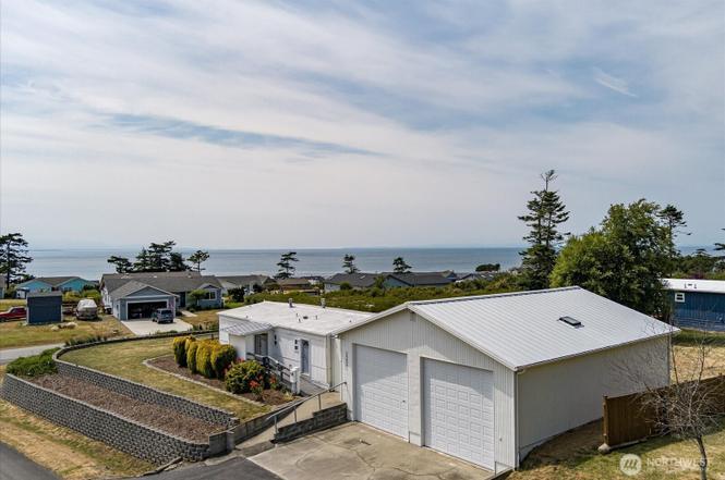 2552 La Verde St in Coupeville, WA - Building Photo