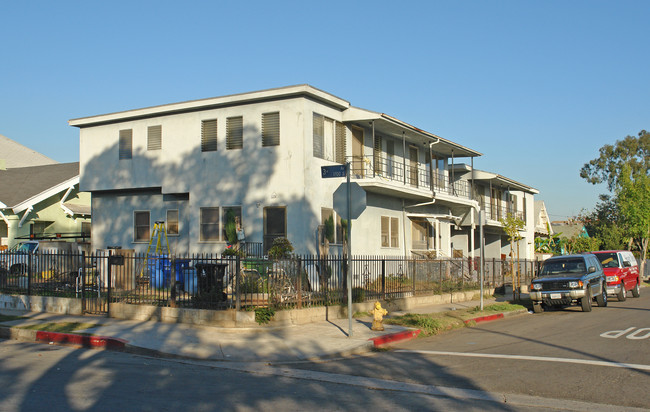 3215 W 18th St in Los Angeles, CA - Foto de edificio - Building Photo