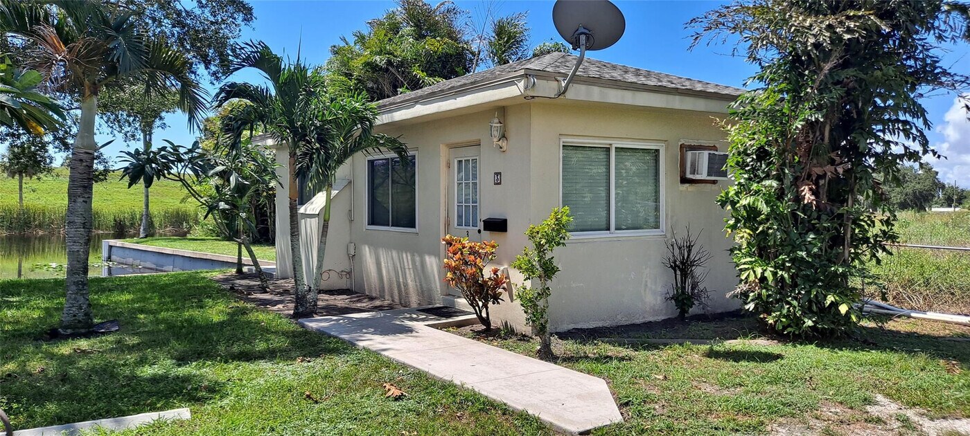 1118 US-441 in Okeechobee, FL - Building Photo