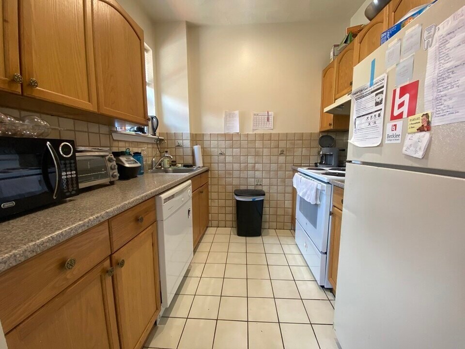 52 Gainsborough St in Boston, MA - Building Photo