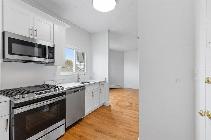 54 Bonair St, Unit 5 in Somerville, MA - Building Photo