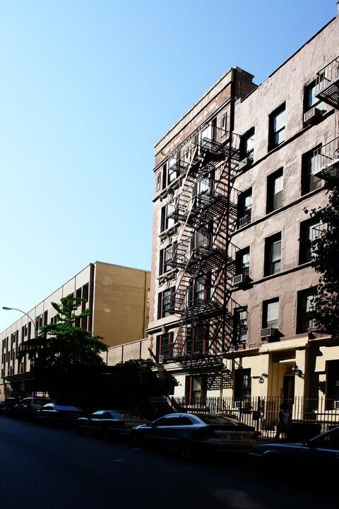 350 West 18th Street in New York, NY - Building Photo