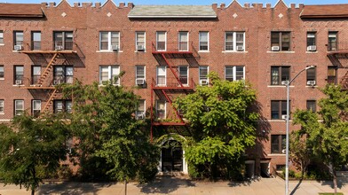 41-07 47th Ave in Sunnyside, NY - Foto de edificio - Building Photo