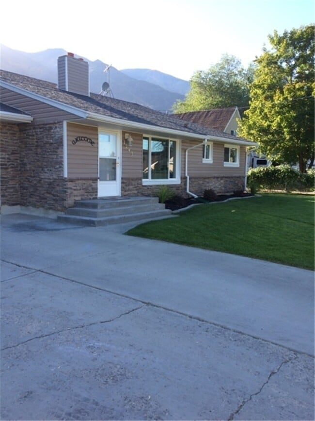 property at 1243 S Main St