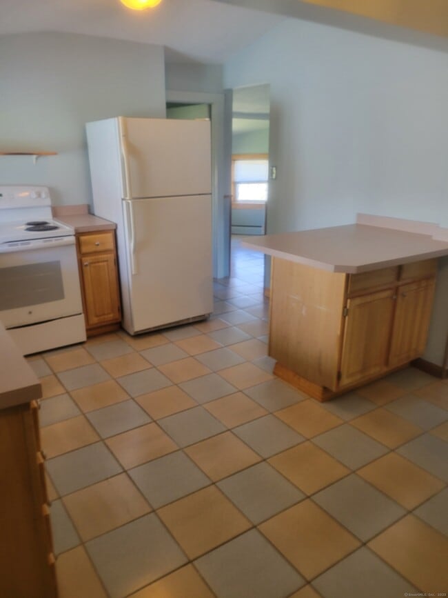 70 Skinner St in East Hampton, CT - Building Photo - Building Photo