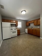 18704 Jefferson in Riverview, MI - Building Photo - Building Photo