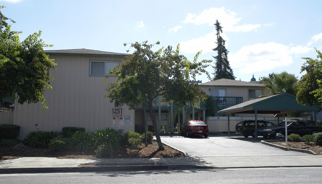 1247-1251 C St in Hayward, CA - Foto de edificio - Building Photo