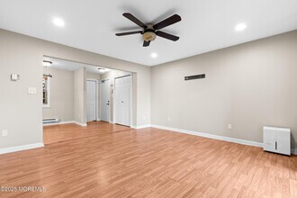 321-323-323 Shore Dr in Highlands, NJ - Building Photo - Building Photo