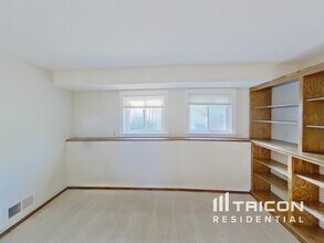 1701 116th St E in Burnsville, MN - Foto de edificio - Building Photo