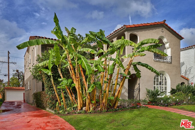 1235 Hi Point St in Los Angeles, CA - Building Photo - Building Photo