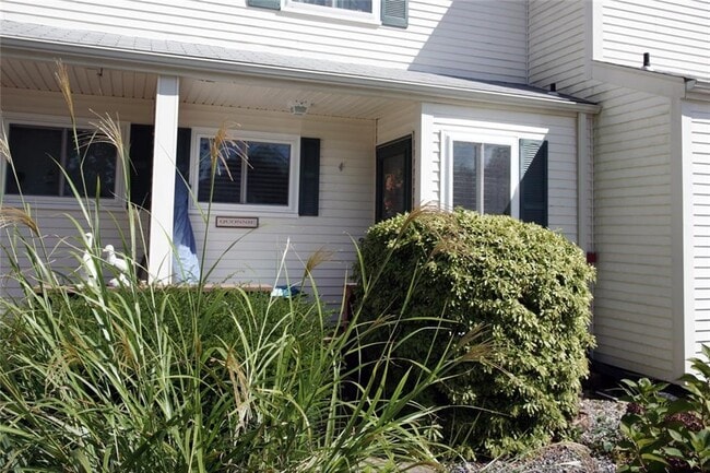 property at 10 E Beach Rd