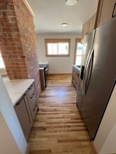 258 Center St, Unit Upper in Winona, MN - Foto de edificio - Building Photo