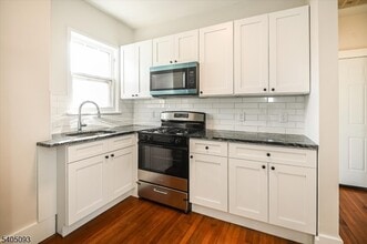 265 McBride Ave, Unit 267 in Paterson, NJ - Foto de edificio - Building Photo