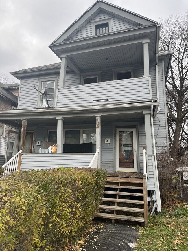 property at 162-164 Fernwood Ave