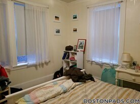 157 Summer St, Unit 2R in Somerville, MA - Building Photo