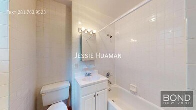 28 King St in New York, NY - Building Photo - Building Photo