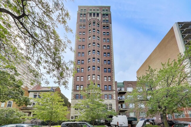 property at 431 W Oakdale Ave