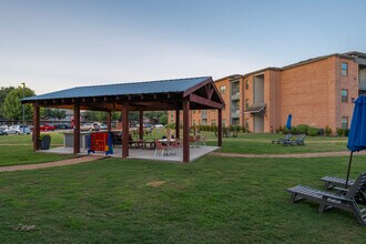 Amber Oaks in Pearland, TX - Building Photo - Building Photo