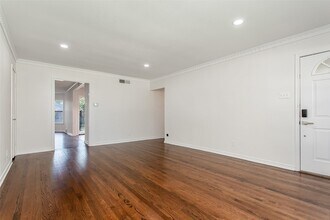 6737 Lakefair Cir in Dallas, TX - Building Photo - Building Photo