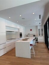 50 NE 49th St in Miami, FL - Foto de edificio - Building Photo