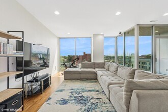 2800 W North Ave in Chicago, IL - Building Photo - Building Photo