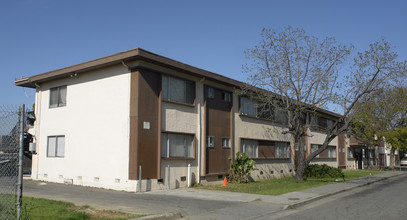 7629 Lockwood St in Oakland, CA - Foto de edificio - Building Photo