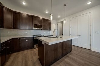 1233 Delacroix Dr in Draper, UT - Building Photo - Building Photo