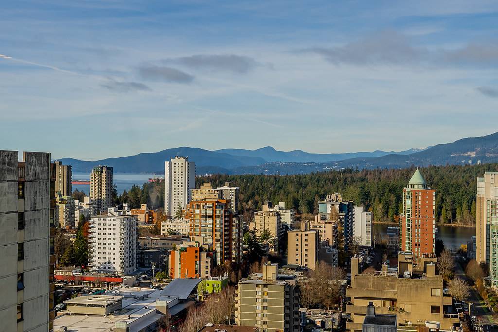 1568 Alberni St in Vancouver, BC - Building Photo