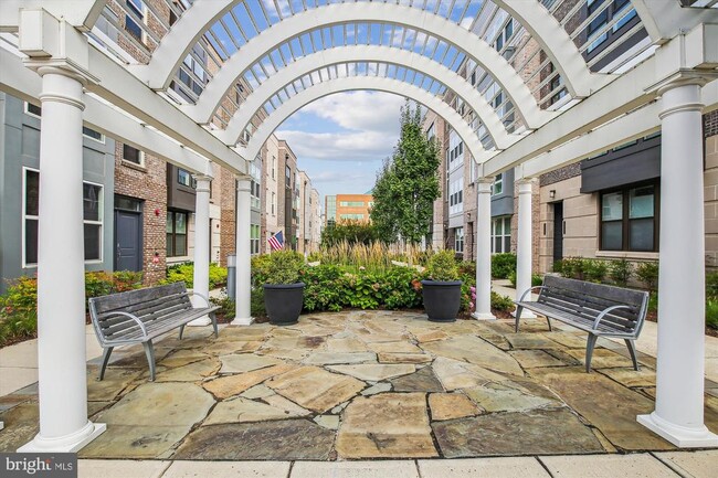 13411 Launders St in Herndon, VA - Building Photo - Building Photo