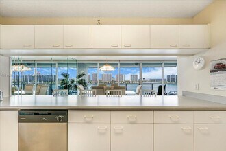 17700 N Bay Rd in Sunny Isles Beach, FL - Building Photo - Building Photo