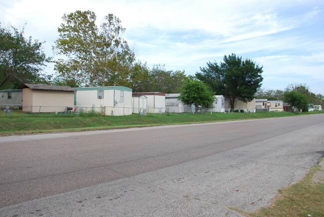 Rock Creek Mobile Home Community in Mesquite, TX - Building Photo - Building Photo