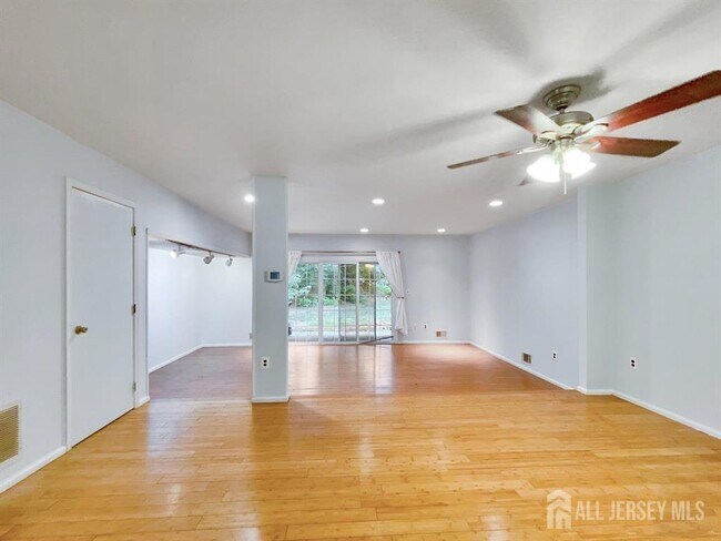 47 Morgan Pl in East Brunswick, NJ - Building Photo - Building Photo