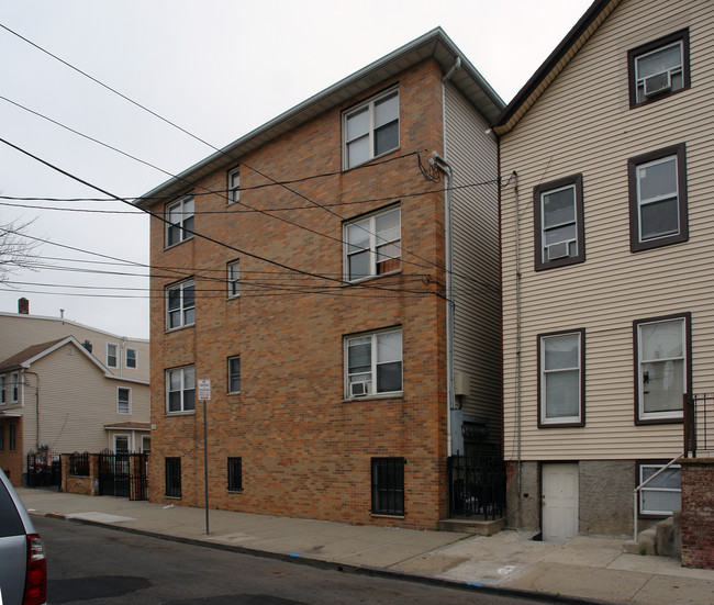 116 Tichenor St in Newark, NJ - Foto de edificio - Building Photo