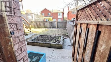 21 Woodstone Ave in Richmond Hill, ON - Building Photo - Building Photo