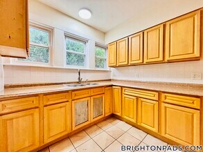 38 Kirkwood Rd in Boston, MA - Foto de edificio - Building Photo