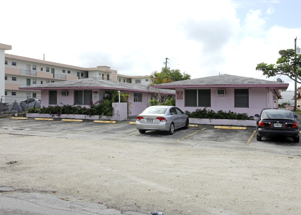 1360 NE 128th St in North Miami, FL - Building Photo